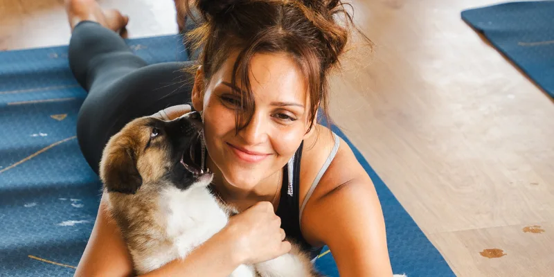 Puppy Yoga session moment